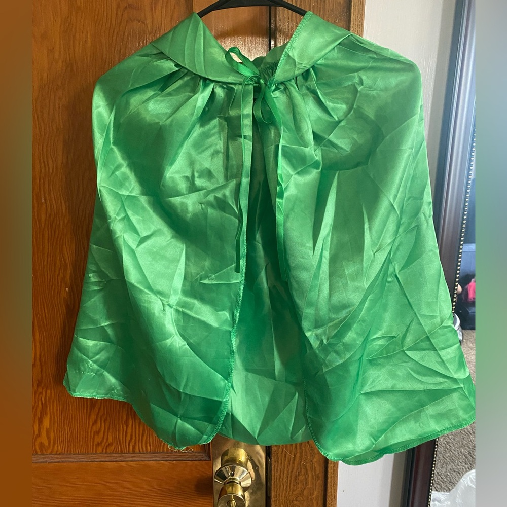 Green cloak with hood.